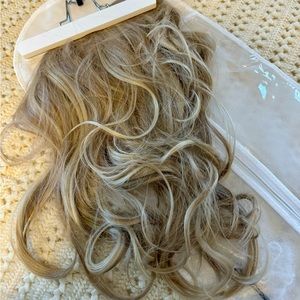 Lulu 16 inch halo extensions. Brand new with hanging case. Dark blonde.